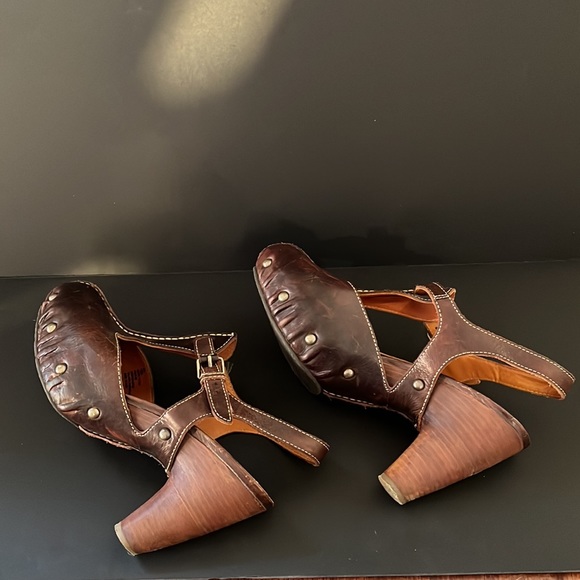 Frye Reese T strap sandals 10 - Picture 2 of 12